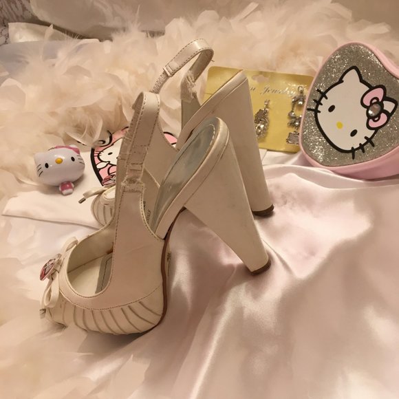 ADORABLE pin up style vintage y2k heels with hello kitty puff hearts! - Picture 8 of 12